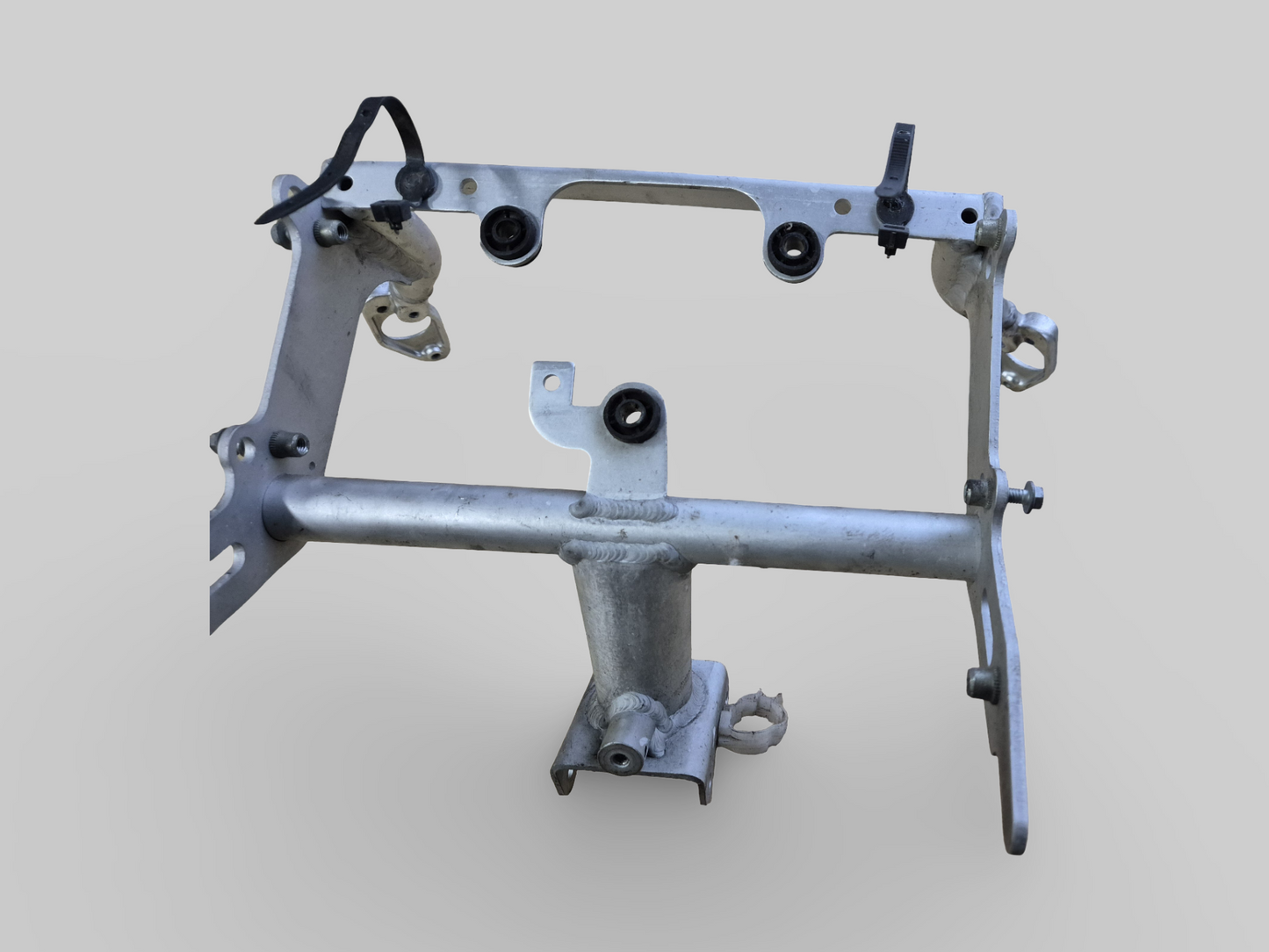 SUPPORT DE GROUPE D'INSTRUMENTS SOUS-CHÂSSIS AVANT AP8135905 Aprilia RSV Mille 98-03