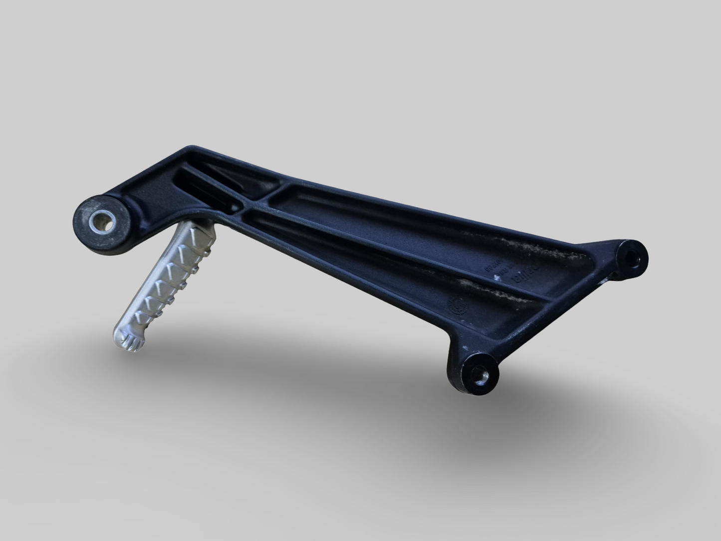 PASSENGER RIGHT FOOTREST SUPPORT AP8146384 Aprilia RSV Mille 98-03 / Tuono 02-05