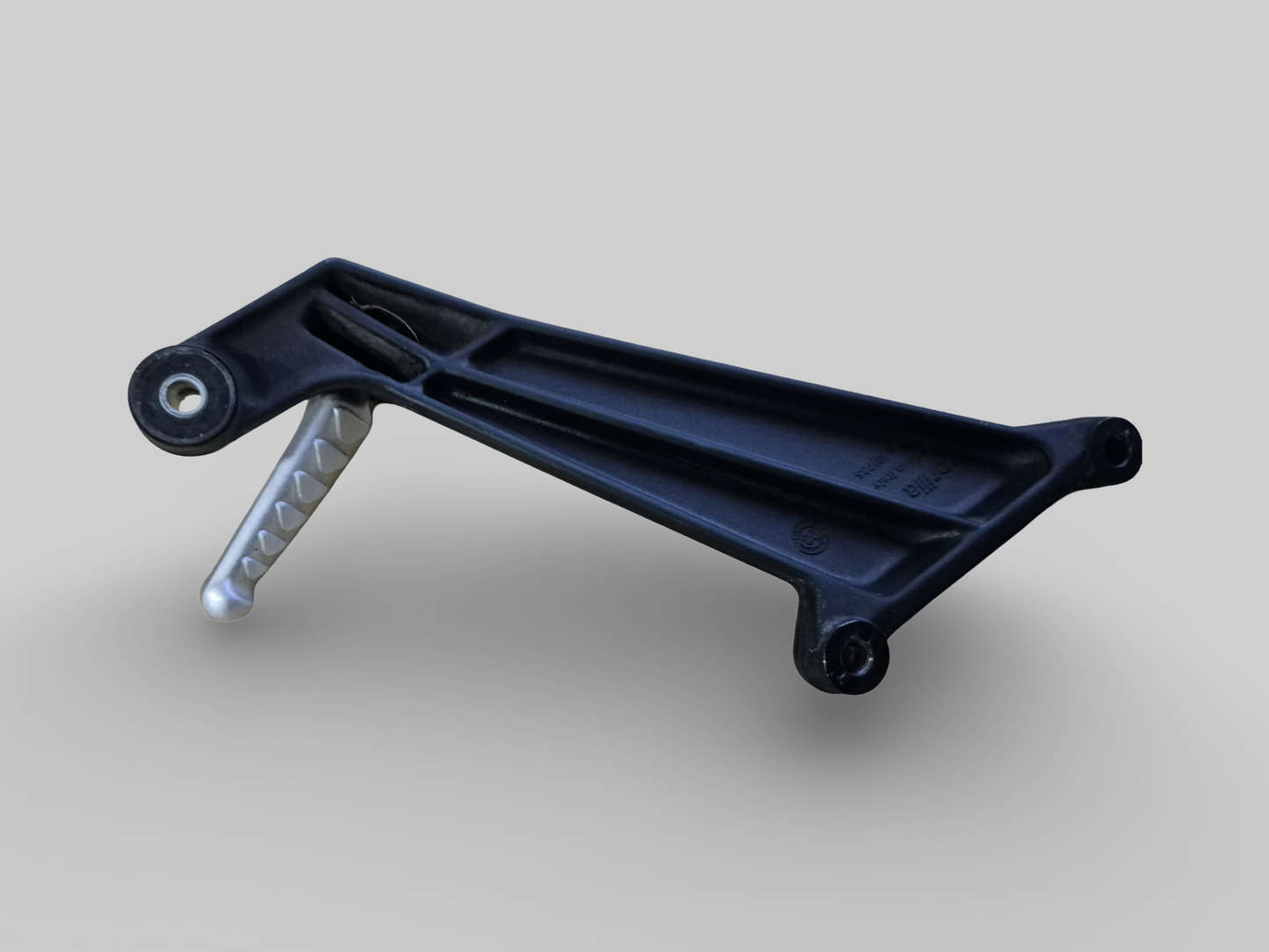 PASSENGER RIGHT FOOTREST SUPPORT AP8146384 Aprilia RSV Mille 98-03 / Tuono 02-05