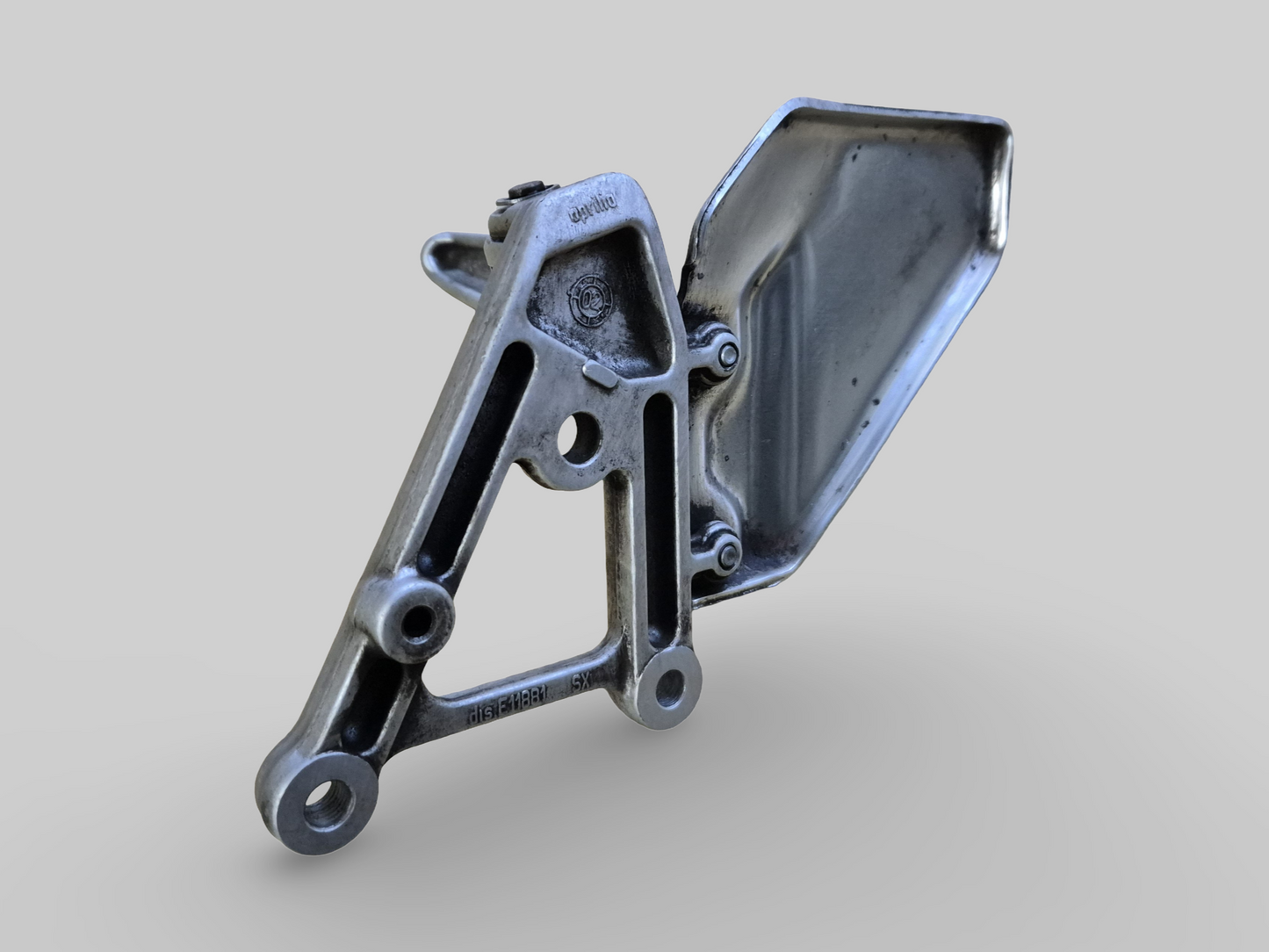 LINKER ZIJVOETSTEUN ACHTERSET AP8135910 Aprilia RSV Mille 98-03 / Tuono 02-05