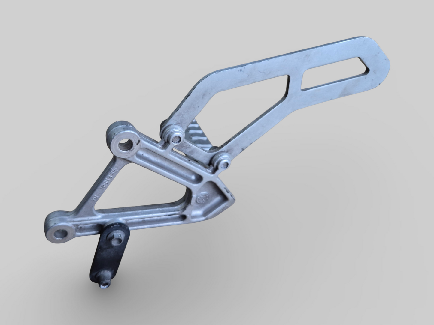 RIGHT-HAND SIDE FOOTREST REARSET AP8135909 Aprilia RSV Mille 98-03 / Tuono 02-05