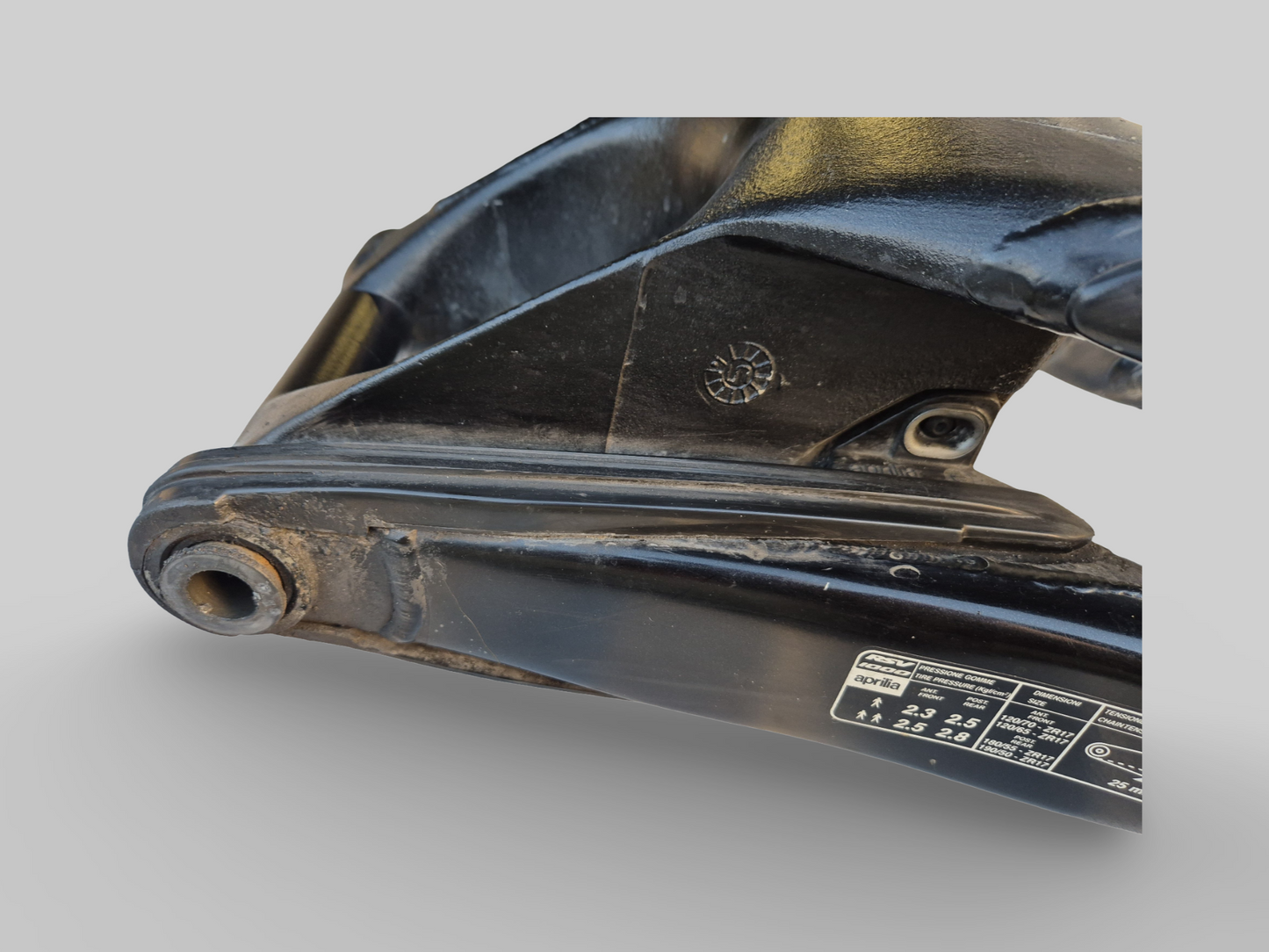SWINGARM BLACK AP8146295 Aprilia RSV Mille 1998-2003 / Tuono 2002-2005