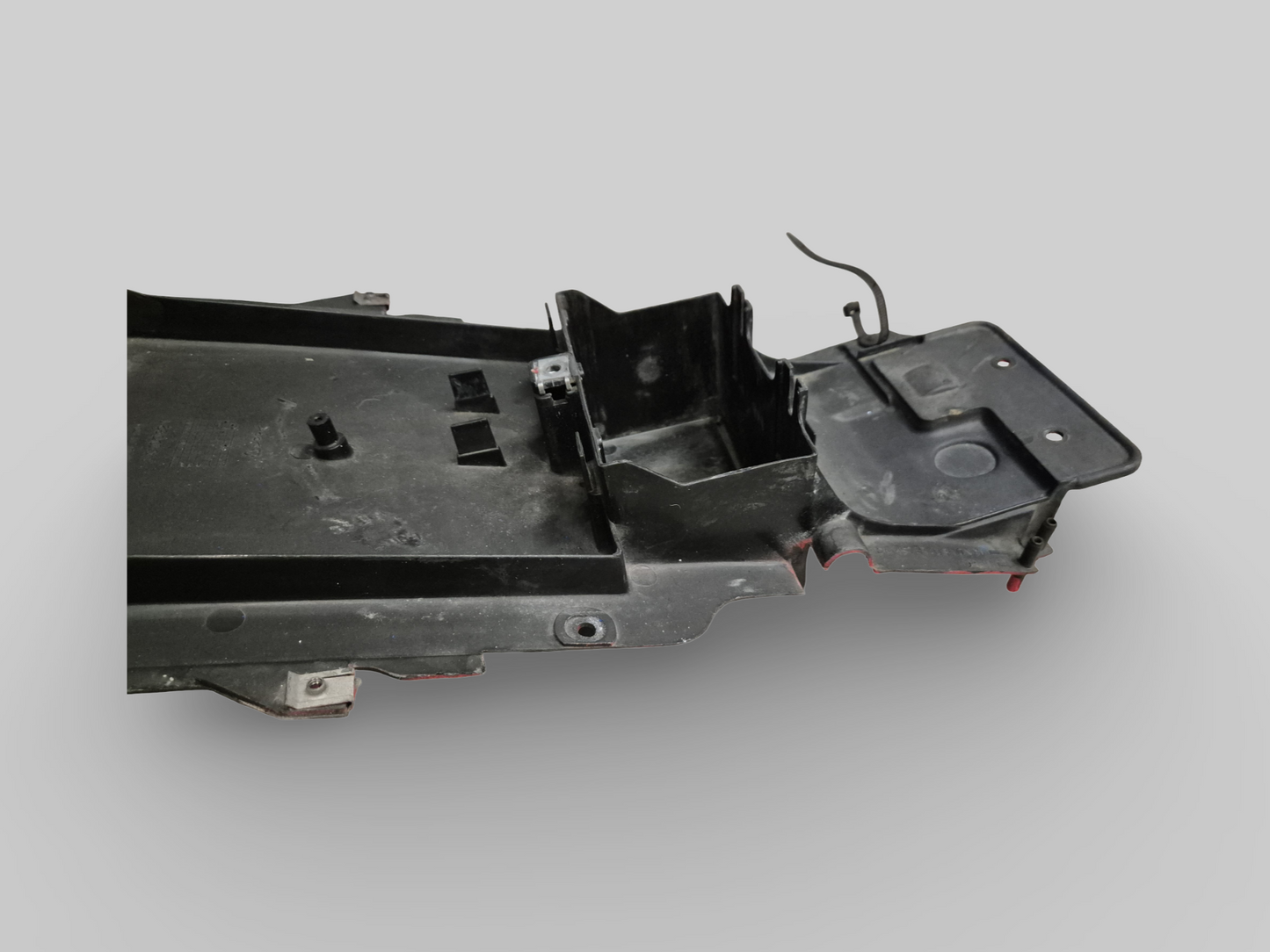 ONDER ZADEL / ACCUHOUDER AP8138591 Aprilia RSV Mille 98-03