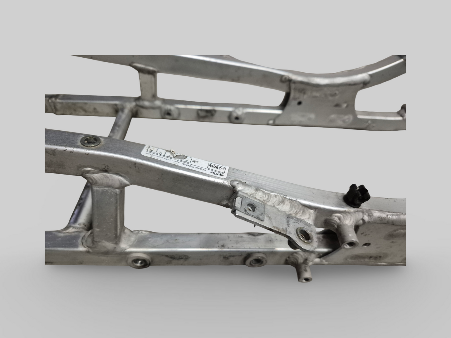 SADDLE SUPPORT REAR SUBFRAME AP8146457 Aprilia RSV Mille 98-03 / Tuono 02-05