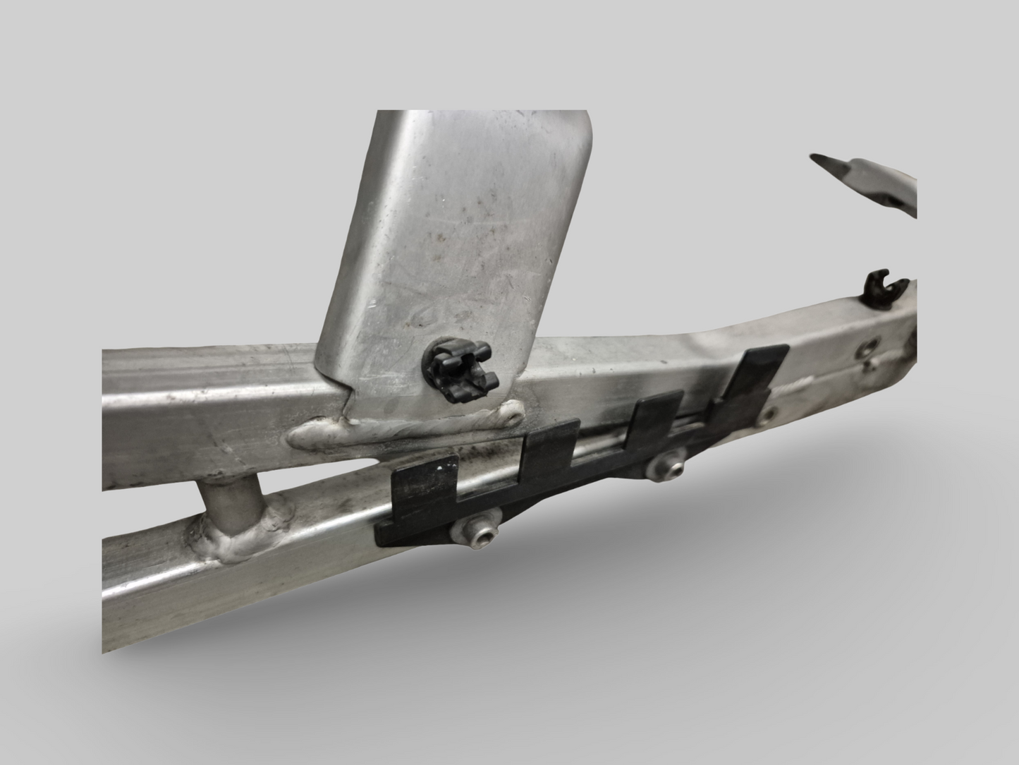 ZADELSTEUN ACHTER SUBFRAME AP8146457 Aprilia RSV Mille 98-03 / Tuono 02-05