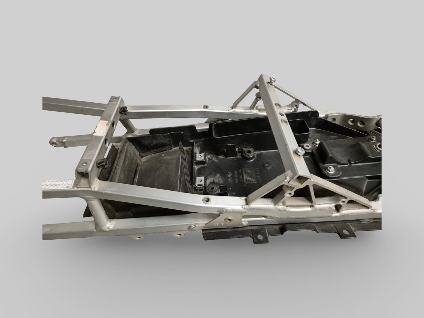 ZADELSTEUN ACHTER SUBFRAME AP8146500 Aprilia RSV1000R 04-10 / Tuono 1000R 06-10