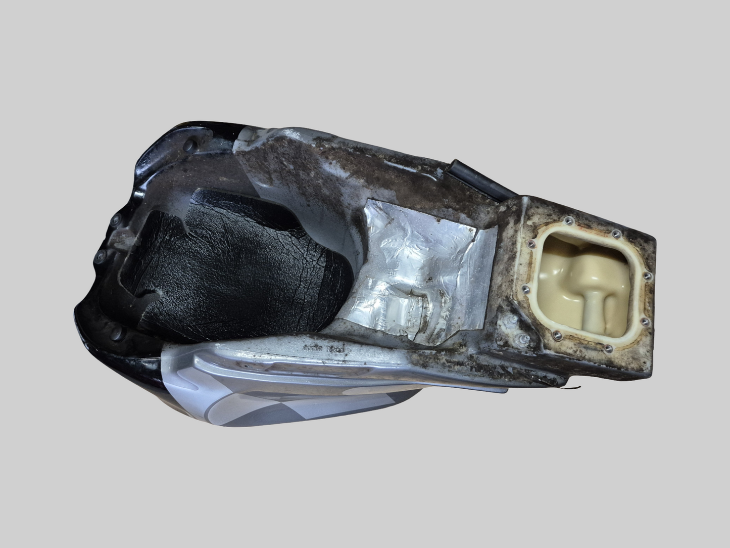 BRANDSTOFTANK ZWART AP8178020 Aprilia RSV1000R 04-10 (+Fabriek)