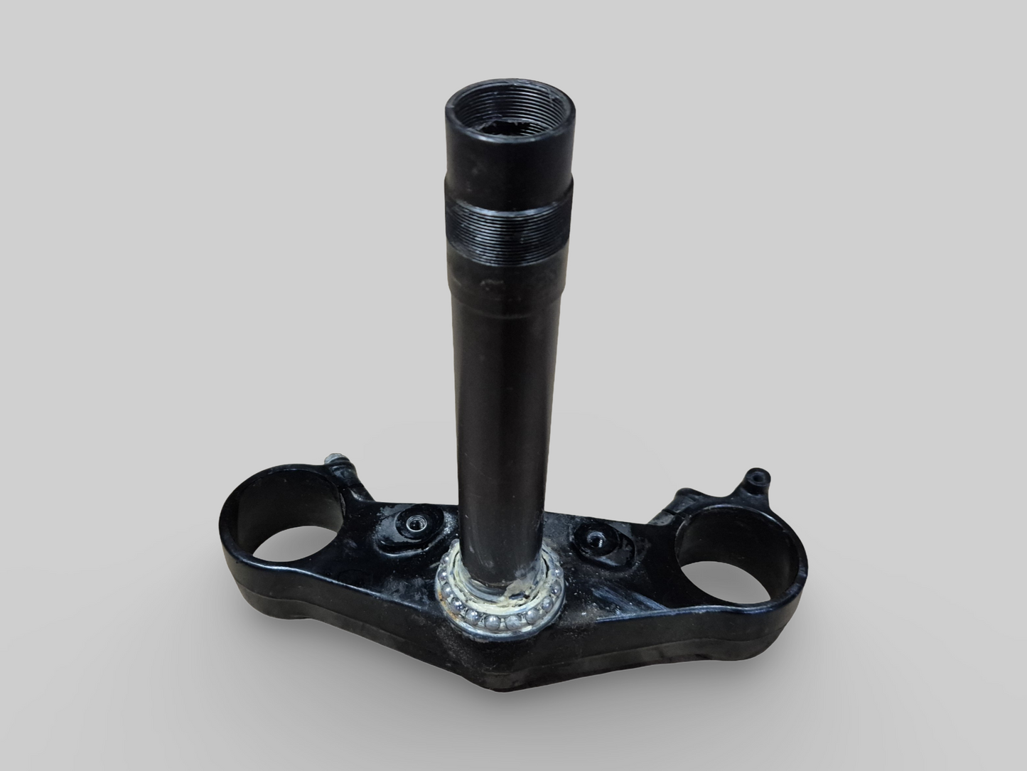 ONDERSTE DRIEVOUDIGE KLEM STEMBASIS AP8123640 Aprilia RSV Mille 01-03 / Tuono 02-05