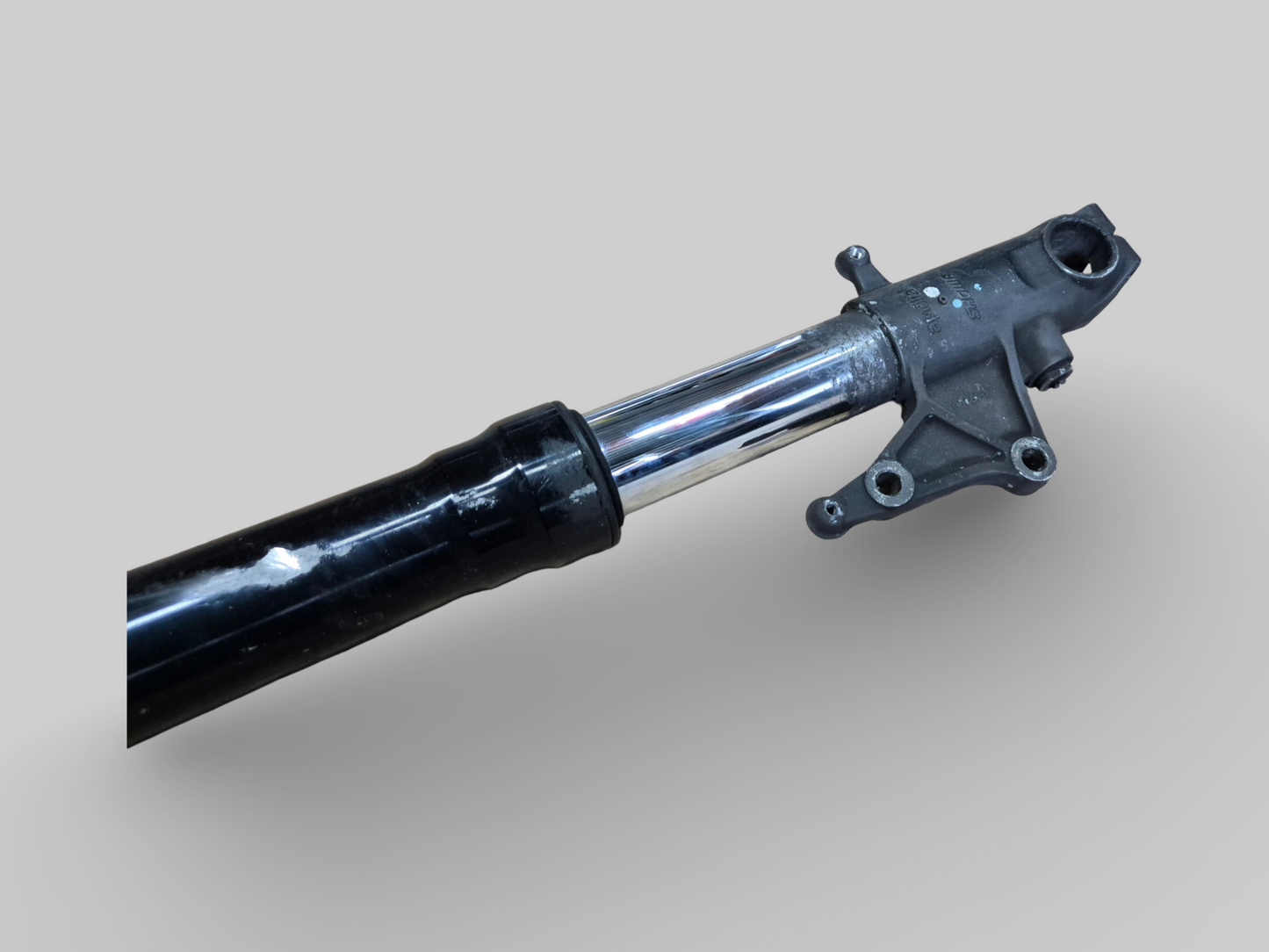 LINKERZIJDE SHOWA AXIALE VORKPOOT AP8123638 Aprilia RSV Mille 98-03 / Tuono 02-05