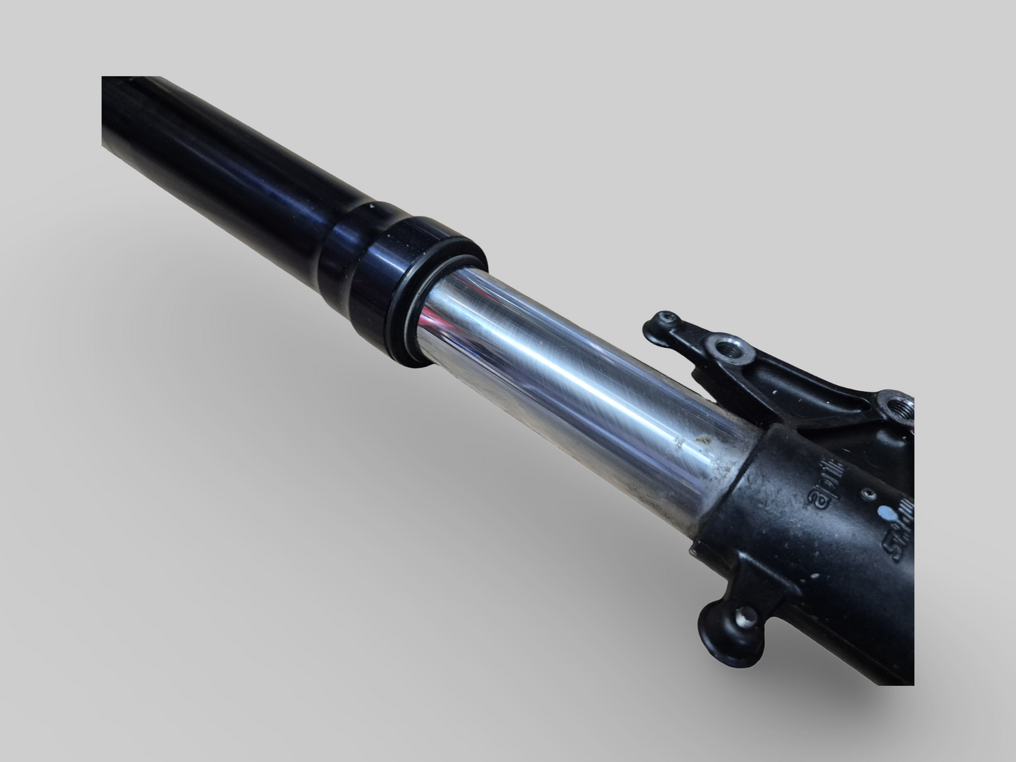 VORKPOOT RECHTER AP8123970 Aprilia RSV Mille 01-03 / Tuono 02-05