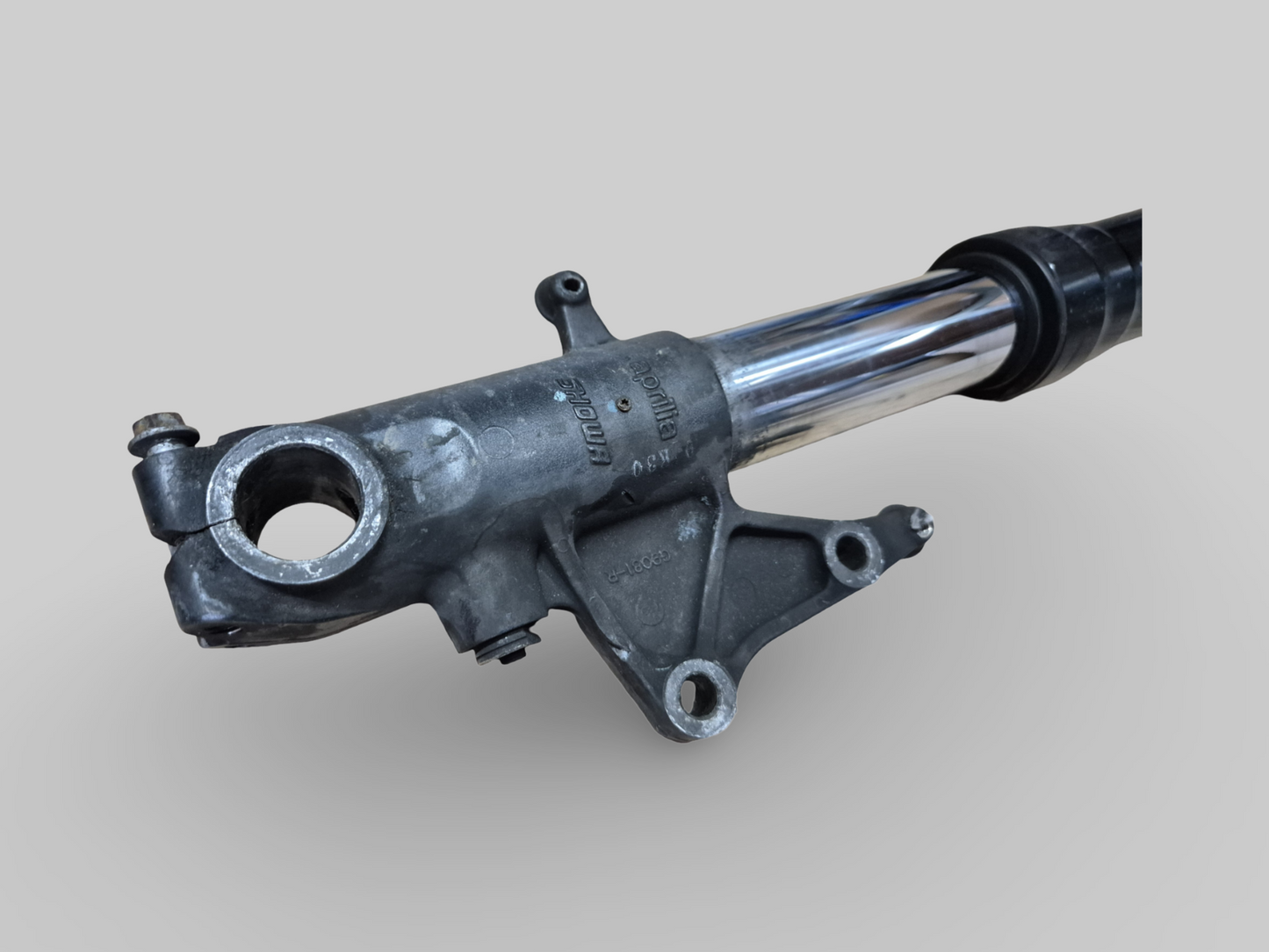 RECHTERZIJDE SHOWA AXIALE VORKPOOT AP8123637 Aprilia RSV Mille 98-03 / Tuono 02-05