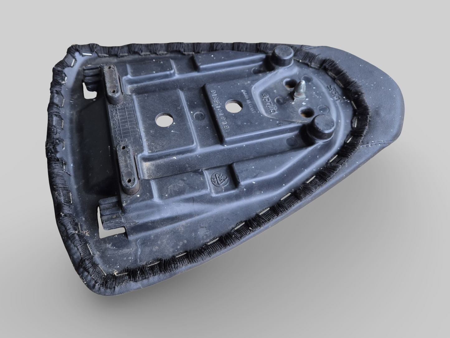 REAR PASSENGER SEAT / SADDLE AP8129170 Aprilia RSV Mille 1998-2000