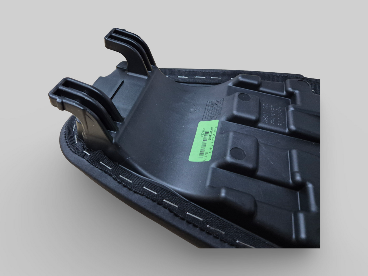 REAR PASSENGER SADDLE AP8129467 Aprilia RSV1000R 06-10 / Tuono 06-10