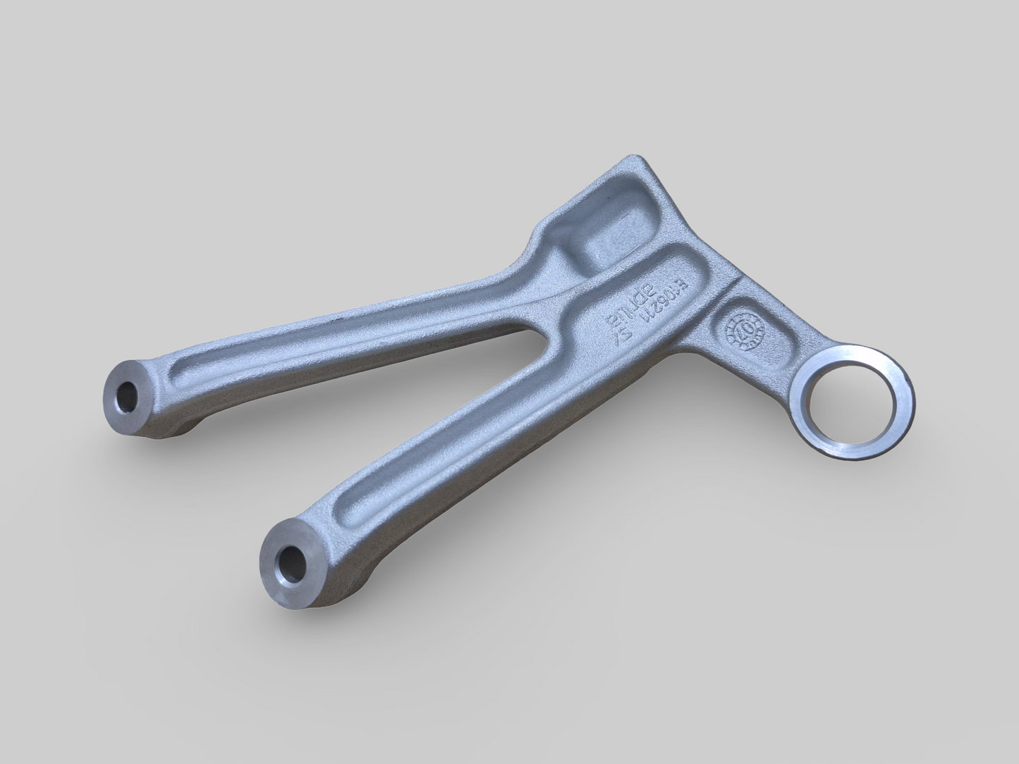 SUPPORT DE REPOSE-PIED PASSAGER GAUCHE AP8154071 Aprilia RSV1000R 04-10 / Tuono 1000R 06-10