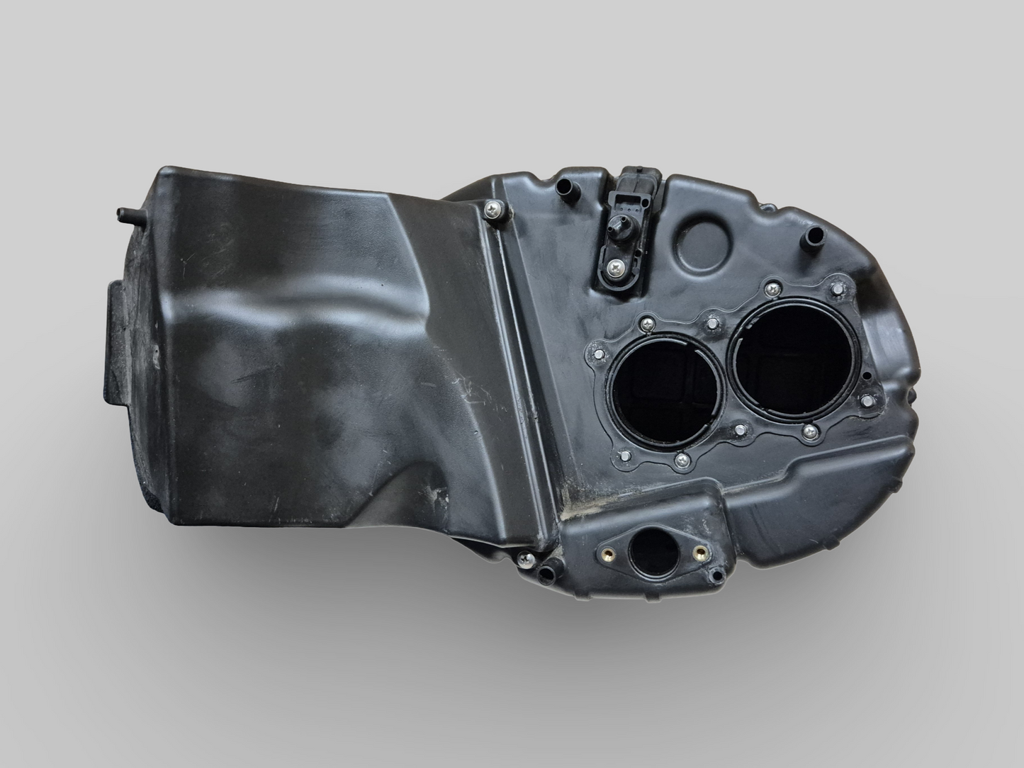 Boîtier de filtre de boîte à air latéral inférieur AP8149667 Aprilia RSV Mille 01-03 / Tuono 02-05