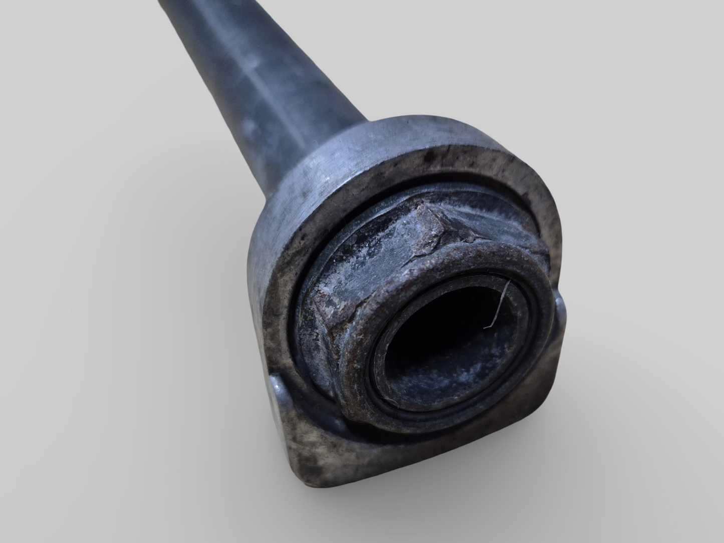 Axe de broche d'essieu de roue arrière AP8125831 Aprilia RSV Mille 98-03 / Tuono 02-05