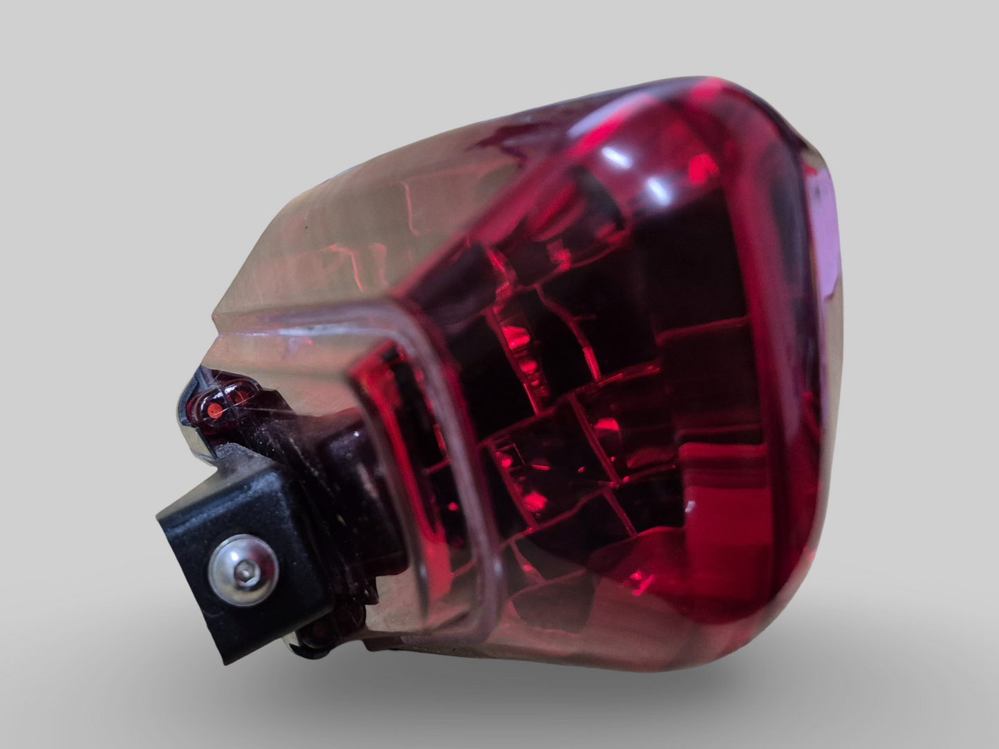 FEU ARRIÈRE AP8127070 Aprilia RSV Mille 2003 / Tuono 02-05