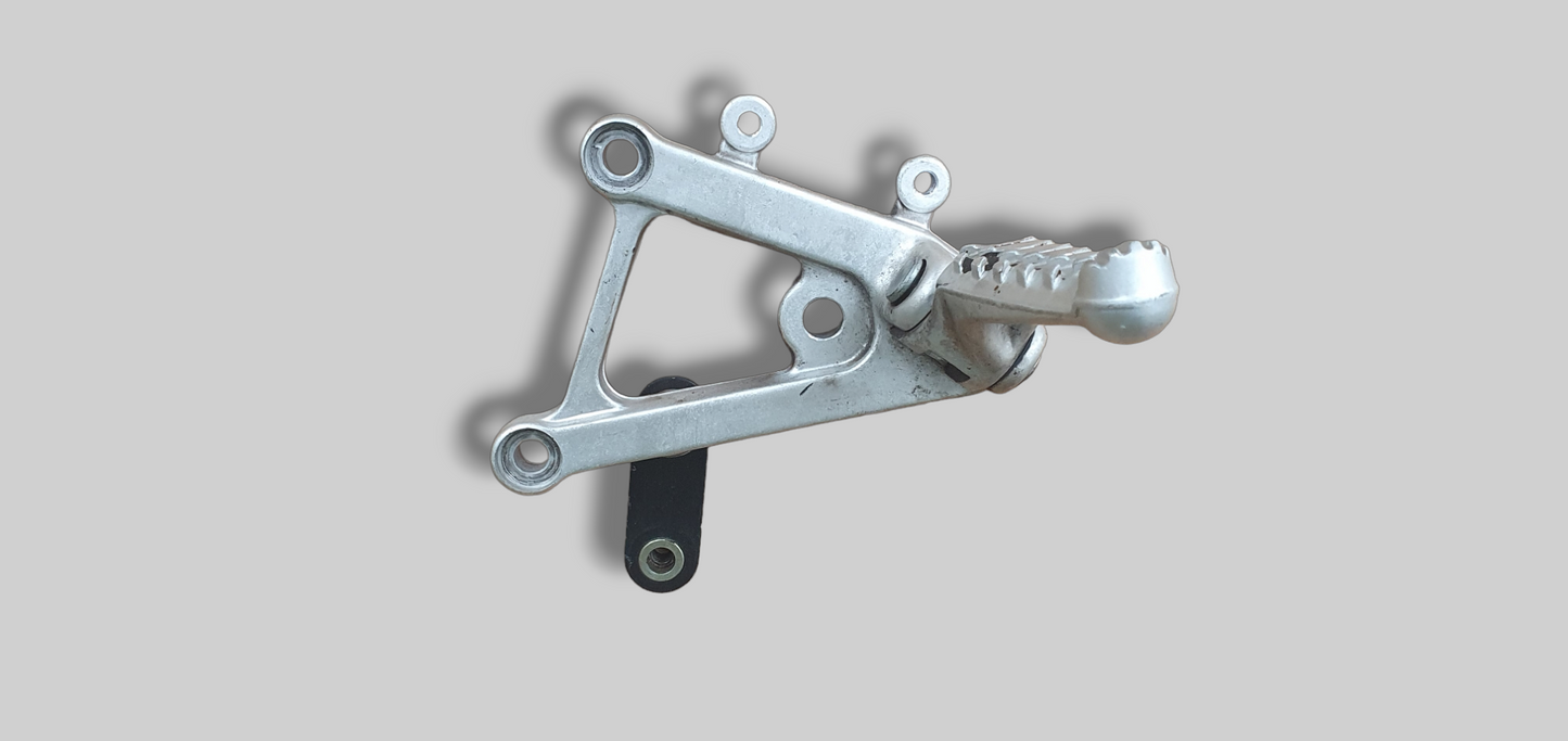 LINKER ZIJVOETSTEUN ACHTERSET AP8135910 Aprilia RSV Mille 98-03 / Tuono 03-05