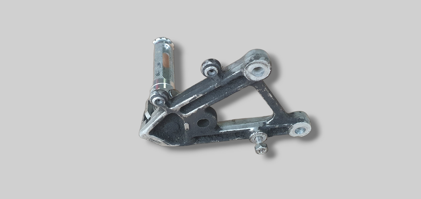 LINKER ZIJVOETSTEUN ACHTERSET AP8135910 Aprilia RSV Mille 98-03 / Tuono 03-05
