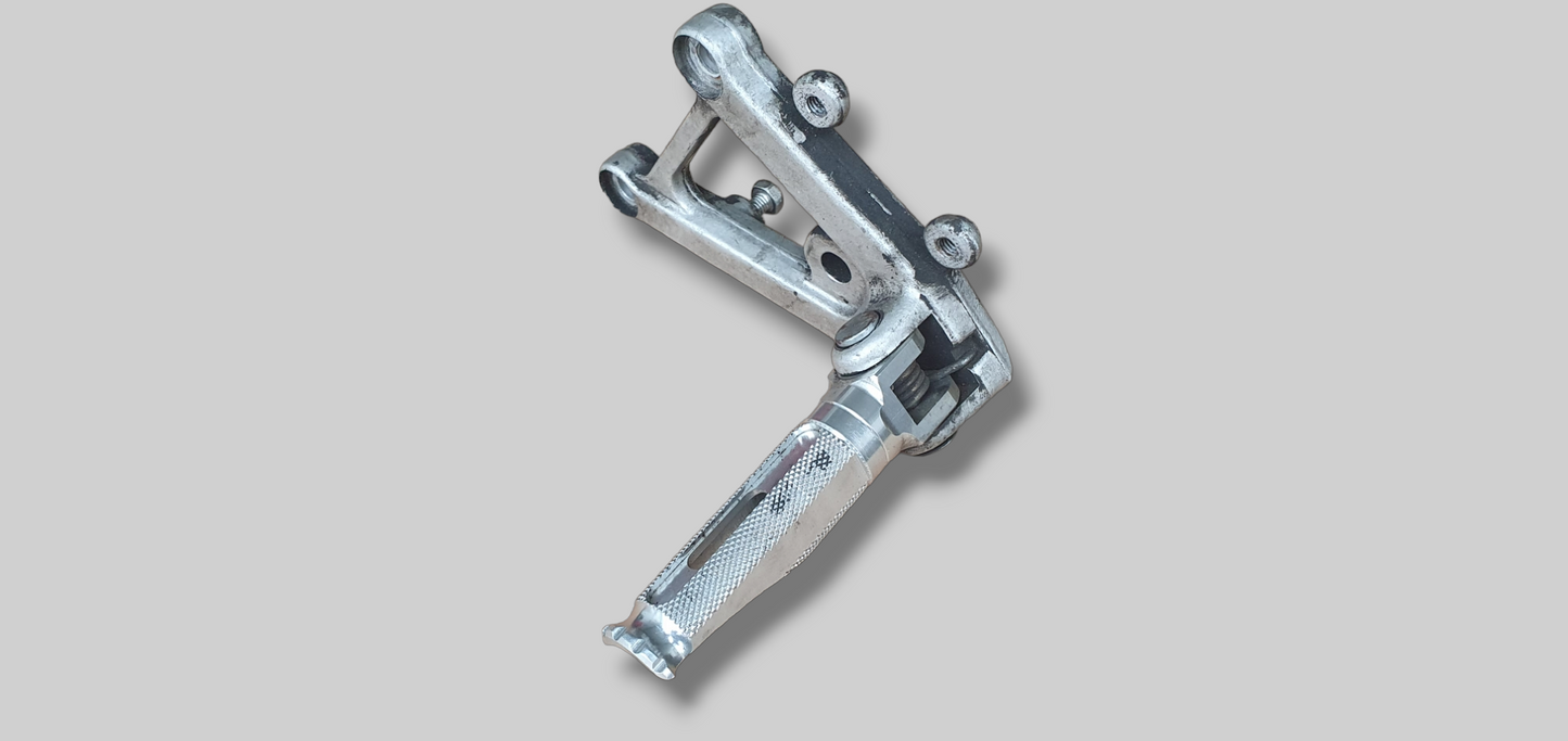 LINKER ZIJVOETSTEUN ACHTERSET AP8135910 Aprilia RSV Mille 98-03 / Tuono 03-05