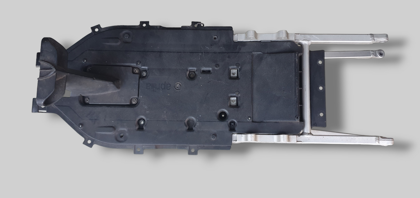 ZADELSTEUN ACHTER SUBFRAME AP8146500 Aprilia RSV1000R 04-10 / Tuono 1000R 06-10