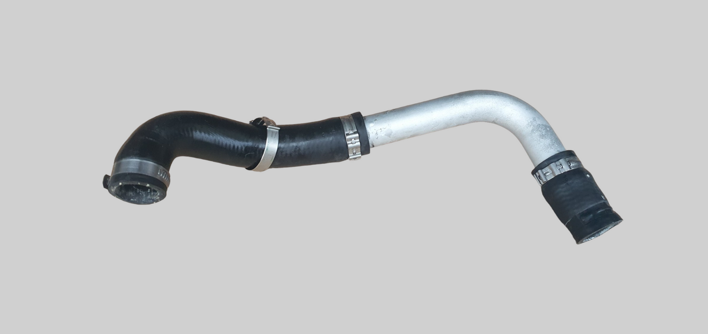 KOELVERDEELSTUKPIJP BUIS AP8144718 Aprilia RSV1000R 04-10 / Tuono 1000R 06-10