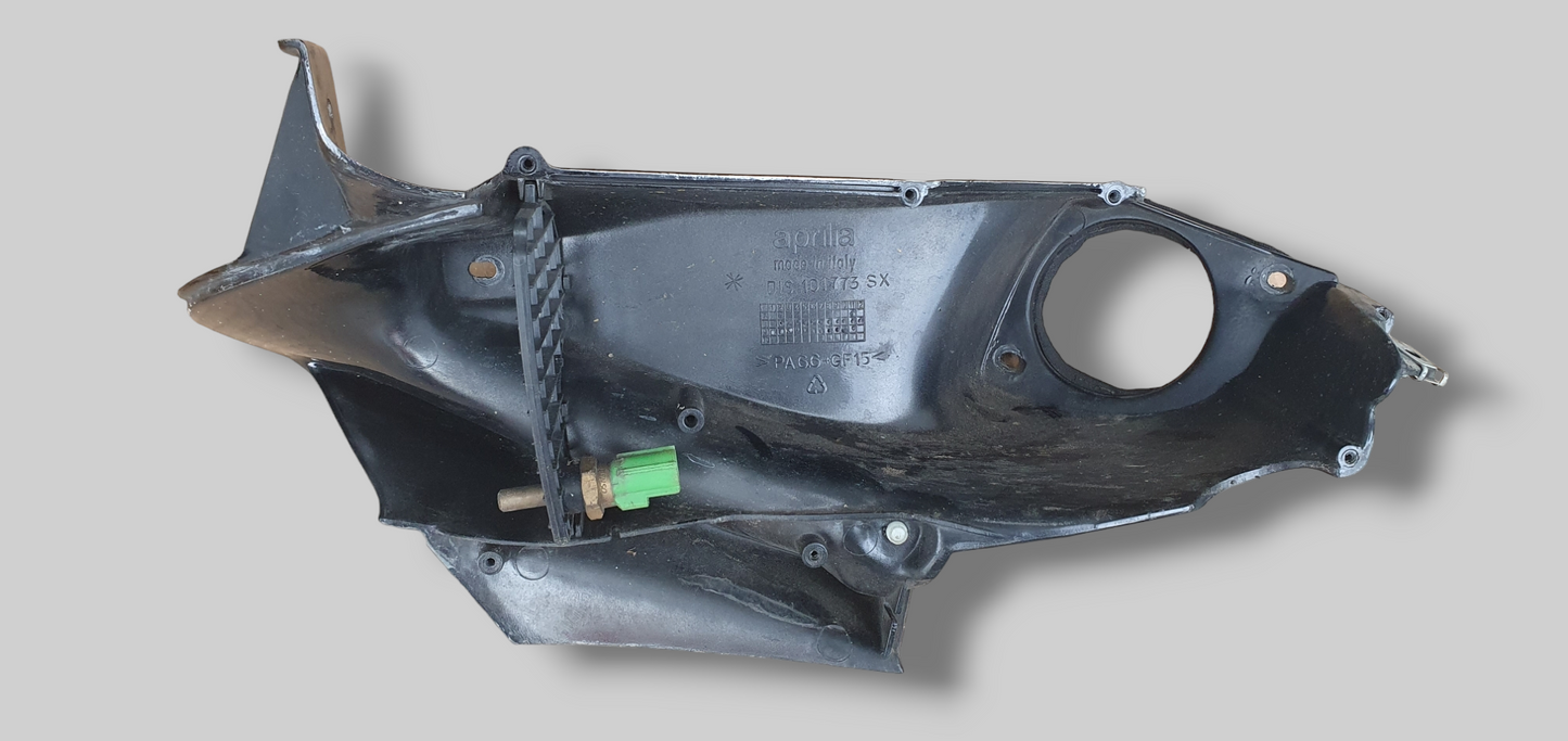 LINKSE INTERNE LUCHTKANAALKUIP, ZWART AP8149278 Aprilia RSV Mille 98-03