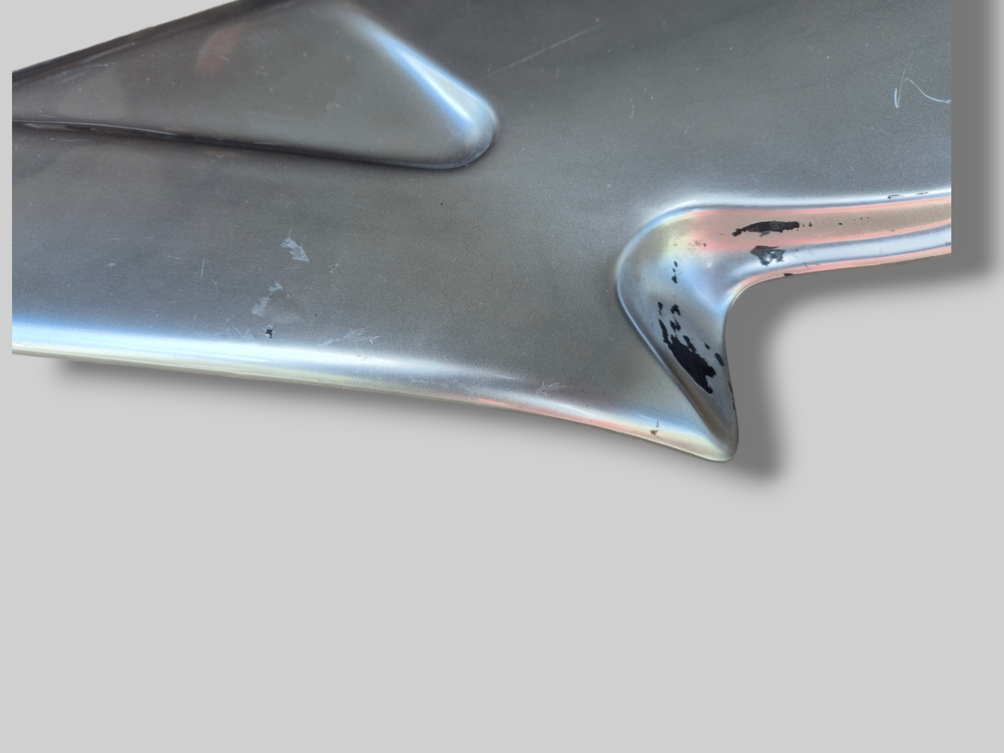 BRANDSTOFTANK ZIJPANEEL RECHTER AP8138587 Aprilia RSV Mille 98-00