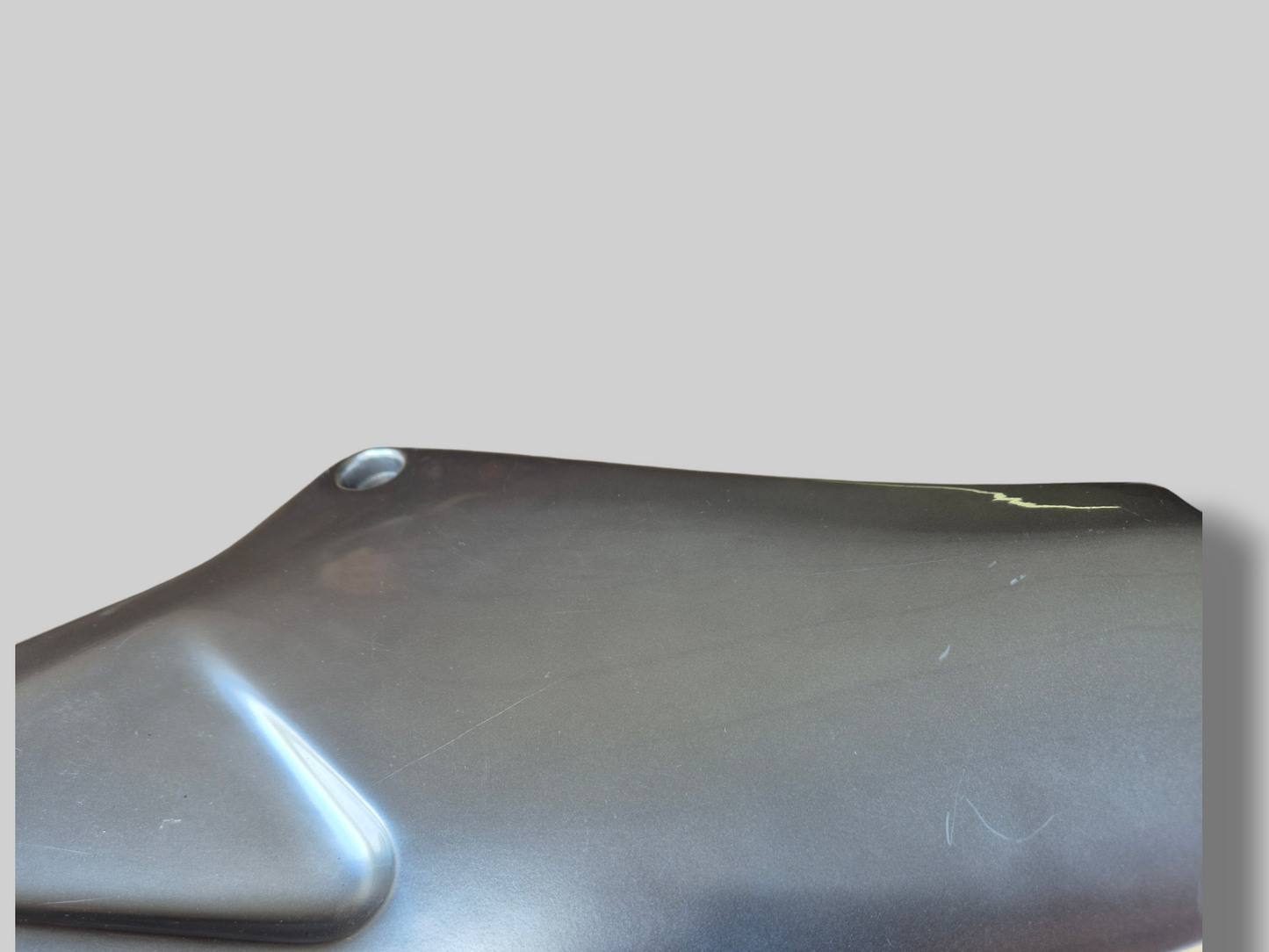 BRANDSTOFTANK ZIJPANEEL RECHTER AP8138587 Aprilia RSV Mille 98-00