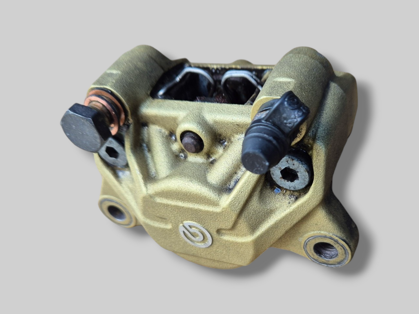 ACHTERREMKLAUW GOUD BREMBO AP8113897 Aprilia RSV Mille 98-03 / Tuono 02-05