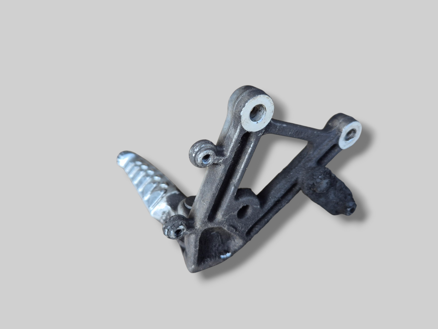 LINKER ZIJVOETSTEUN ACHTERSET AP8135910 Aprilia RSV Mille 98-03 / Tuono 03-05