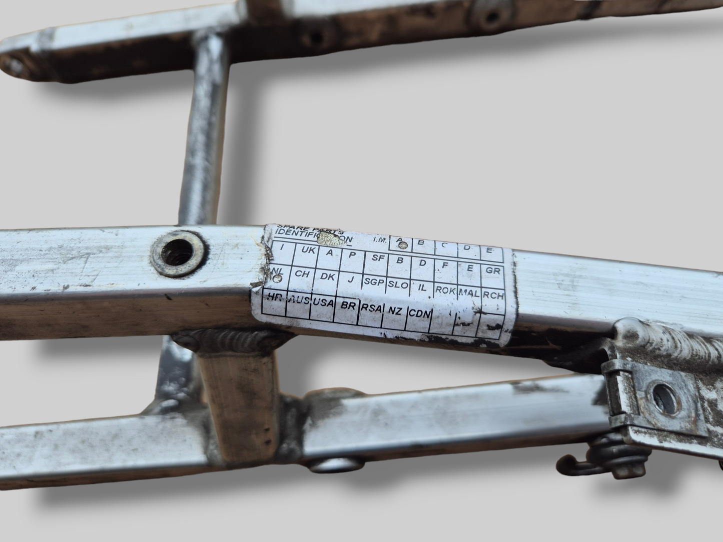 ZADELSTEUN ACHTER SUBFRAME AP8146457 Aprilia RSV Mille 98-03 / Tuono 02-05