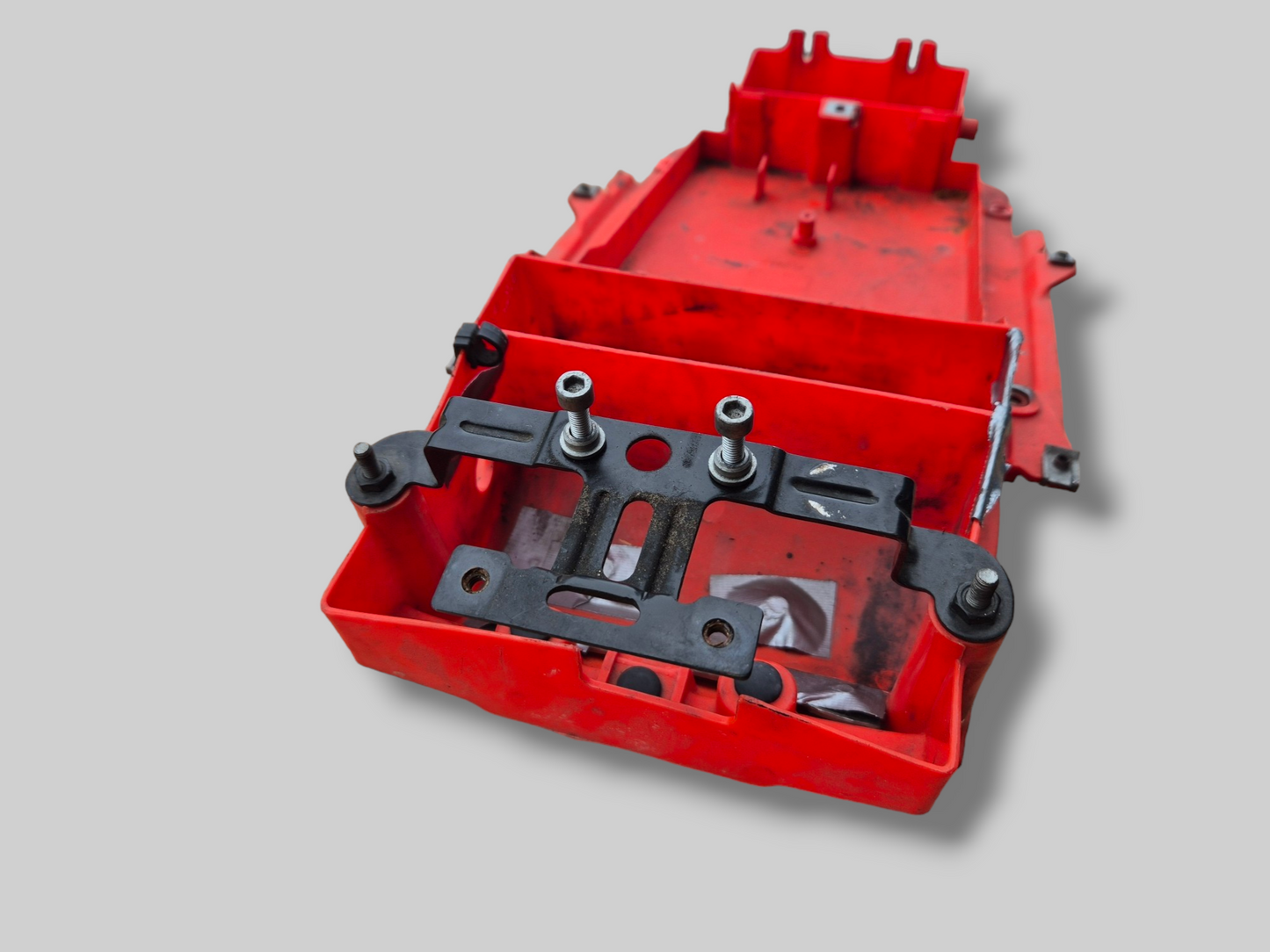 ONDER ZADEL / ACCUHOUDER AP8148356 Aprilia RSV Mille R 2000