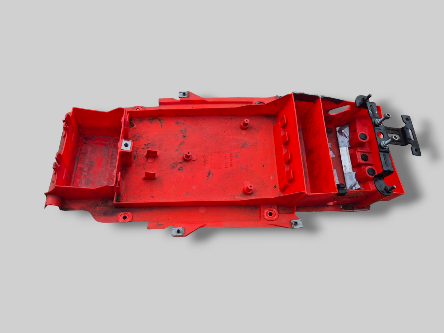 ONDER ZADEL / ACCUHOUDER AP8148356 Aprilia RSV Mille R 2000