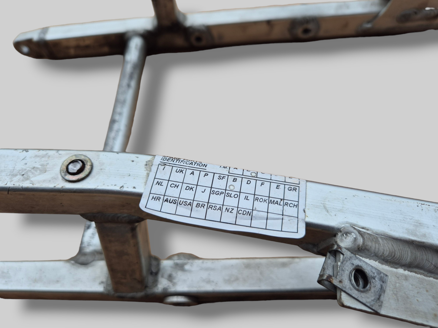ZADELSTEUN ACHTER SUBFRAME AP8146457 Aprilia RSV Mille 98-03 / Tuono 02-05