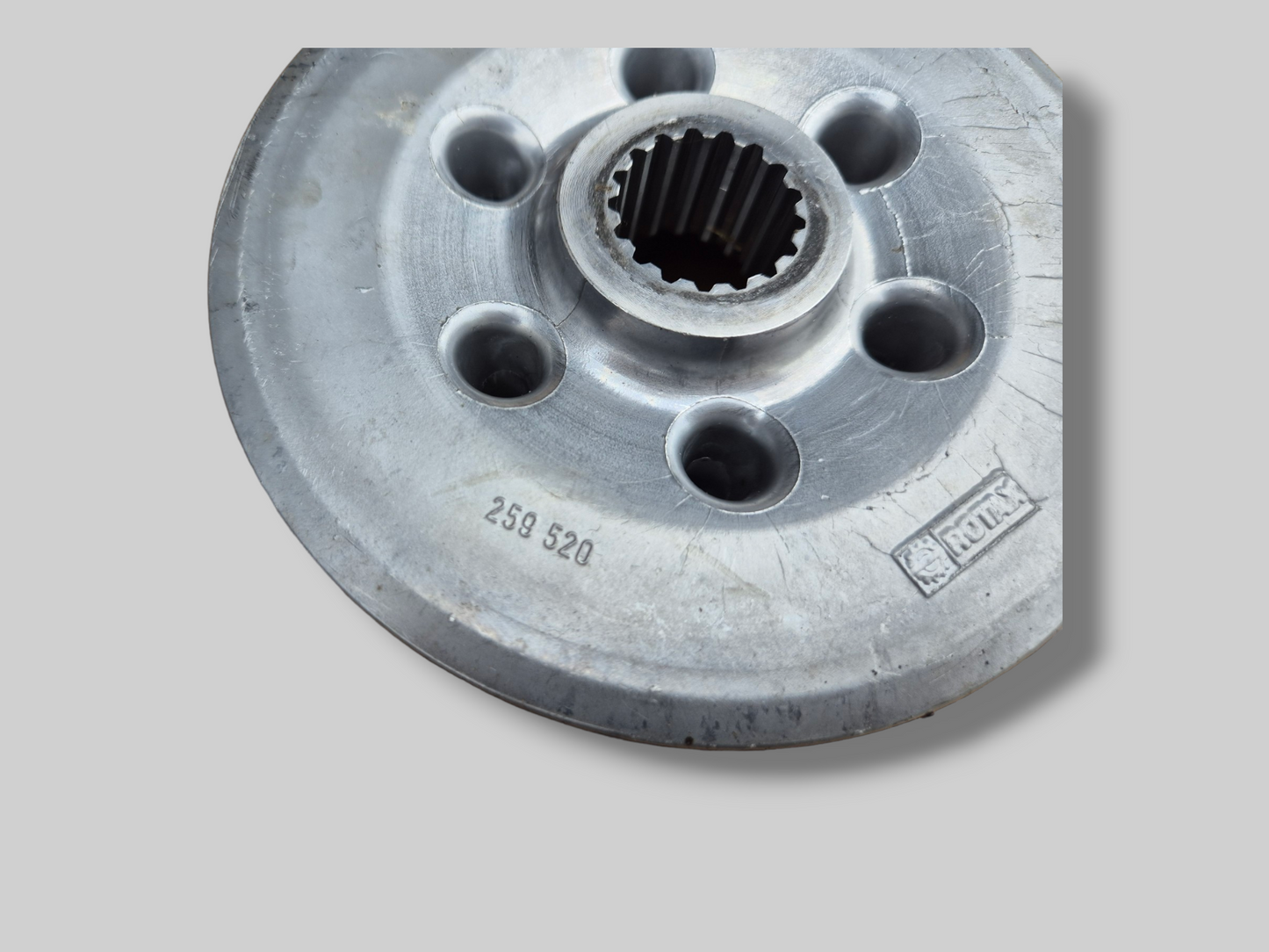 KOPPELINGVEERHOUDER DRUKPLAAT AP0259517 Aprilia RSV Mille 98-03 / Tuono 02-05
