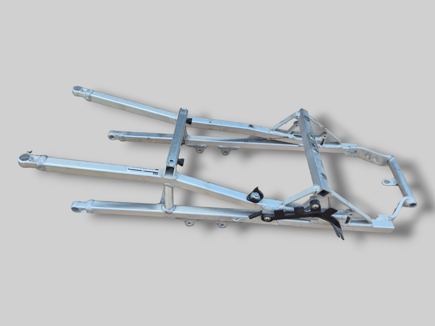 ZADELSTEUN ACHTER SUBFRAME AP8146500 Aprilia RSV1000R 04-10 / Tuono 1000R 06-10