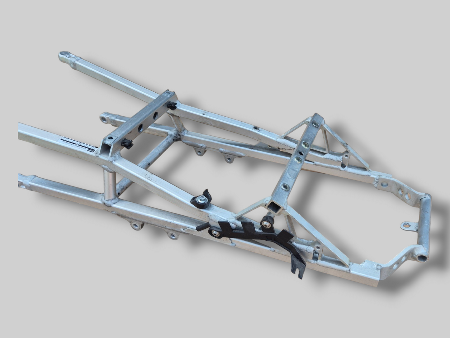 ZADELSTEUN ACHTER SUBFRAME AP8146500 Aprilia RSV1000R 04-10 / Tuono 1000R 06-10