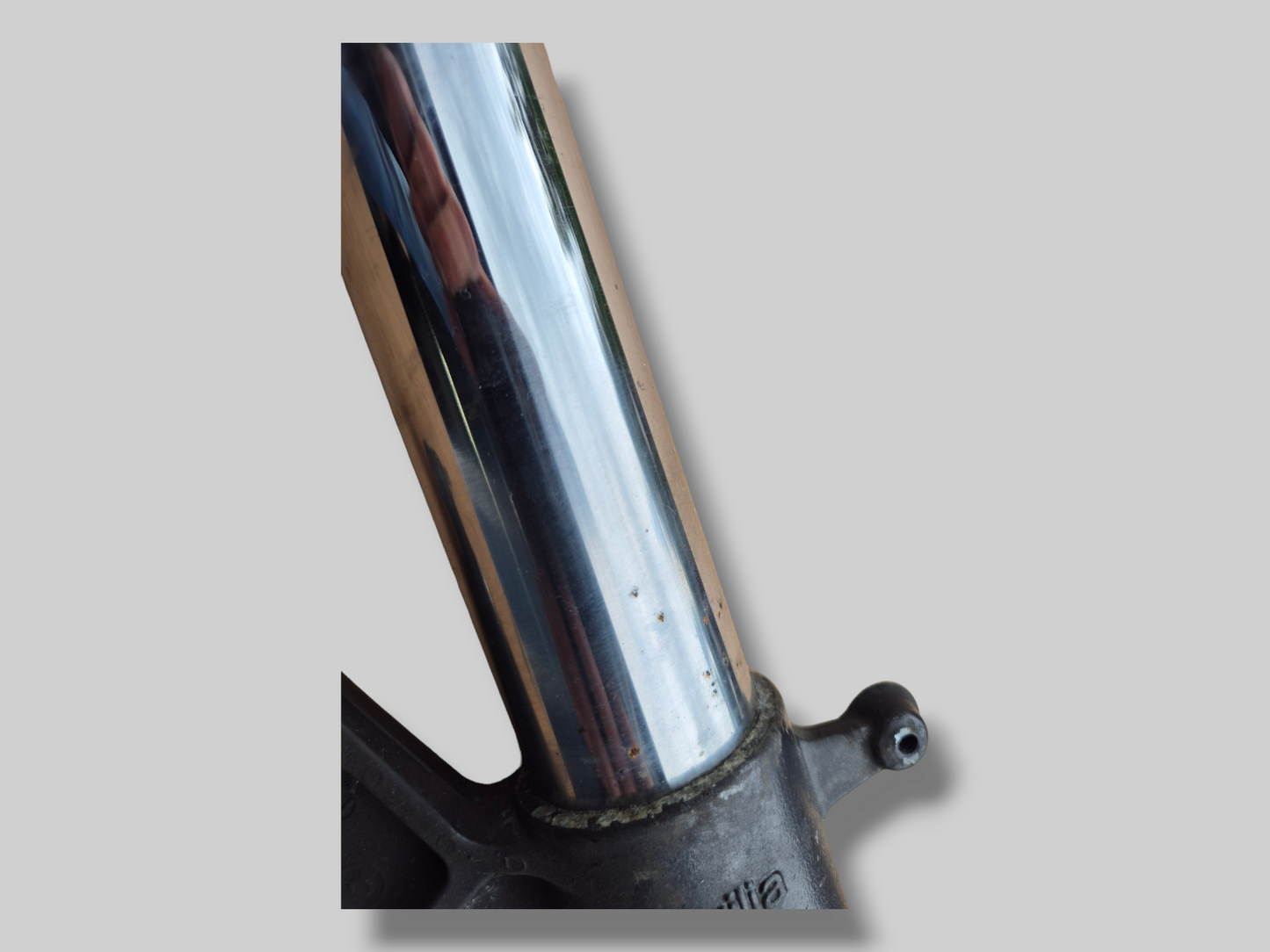 LINKER ZIJVORKPOOT AP8123971 Aprilia RSV Mille 01-03 / Tuono 02-05