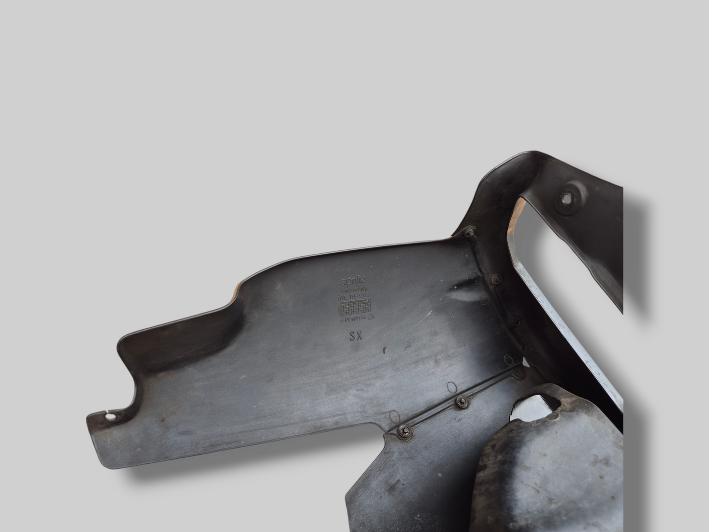 BELLYPAN GLANZEND ZWART AP8168435 AP8168434 Aprilia RSV Mille 1998-2003
