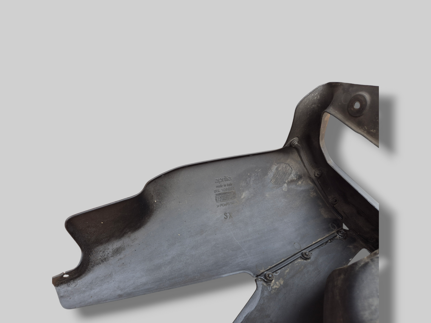BELLYPAN GLANZEND ZWART AP8168435 AP8168434 Aprilia RSV Mille 1998-2003