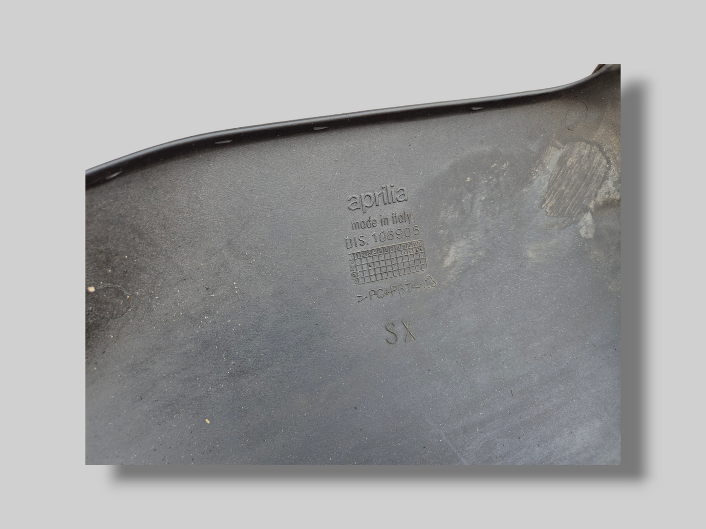 BELLYPAN GLANZEND ZWART AP8168435 AP8168434 Aprilia RSV Mille 1998-2003