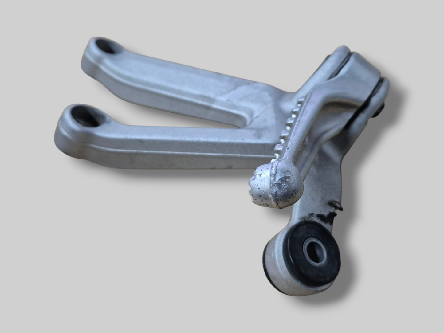 RIGHT-HAND PASSENGER FOOTREST SUPPORT AP8154072 Aprilia RSV1000R 04-10 / Tuono 1000R 06-10 (Copy)
