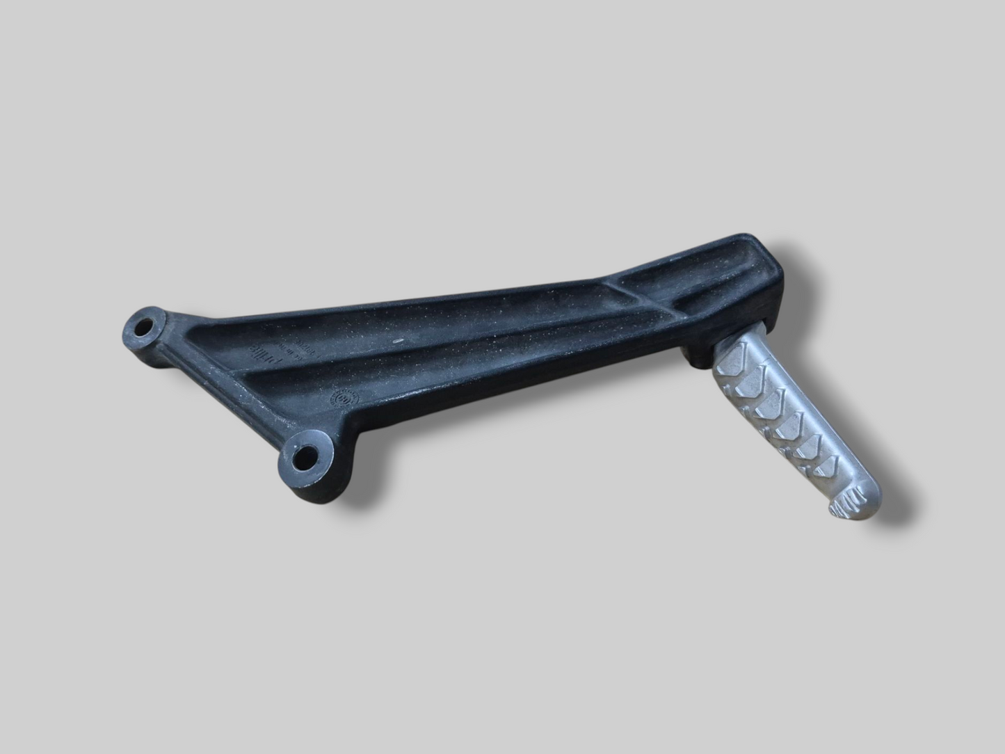 PASSAGIER LINKS VOETSTEUN AP8146385 Aprilia RSV Mille 98-03 / Tuono 02-05