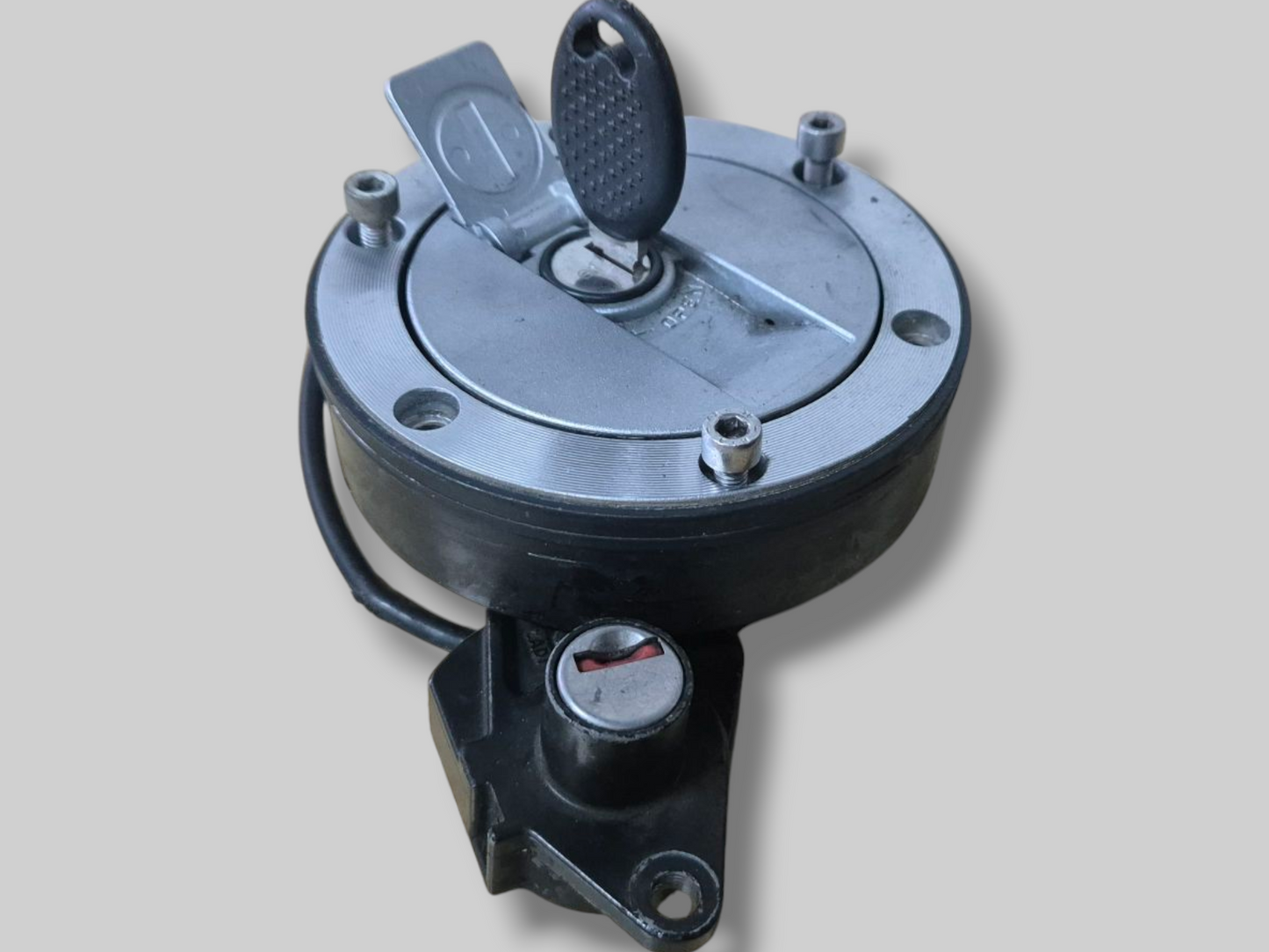 FUEL CAP AND SEAT LOCK + KEY Aprilia RSV Mille 98-03 / Tuono 02-05