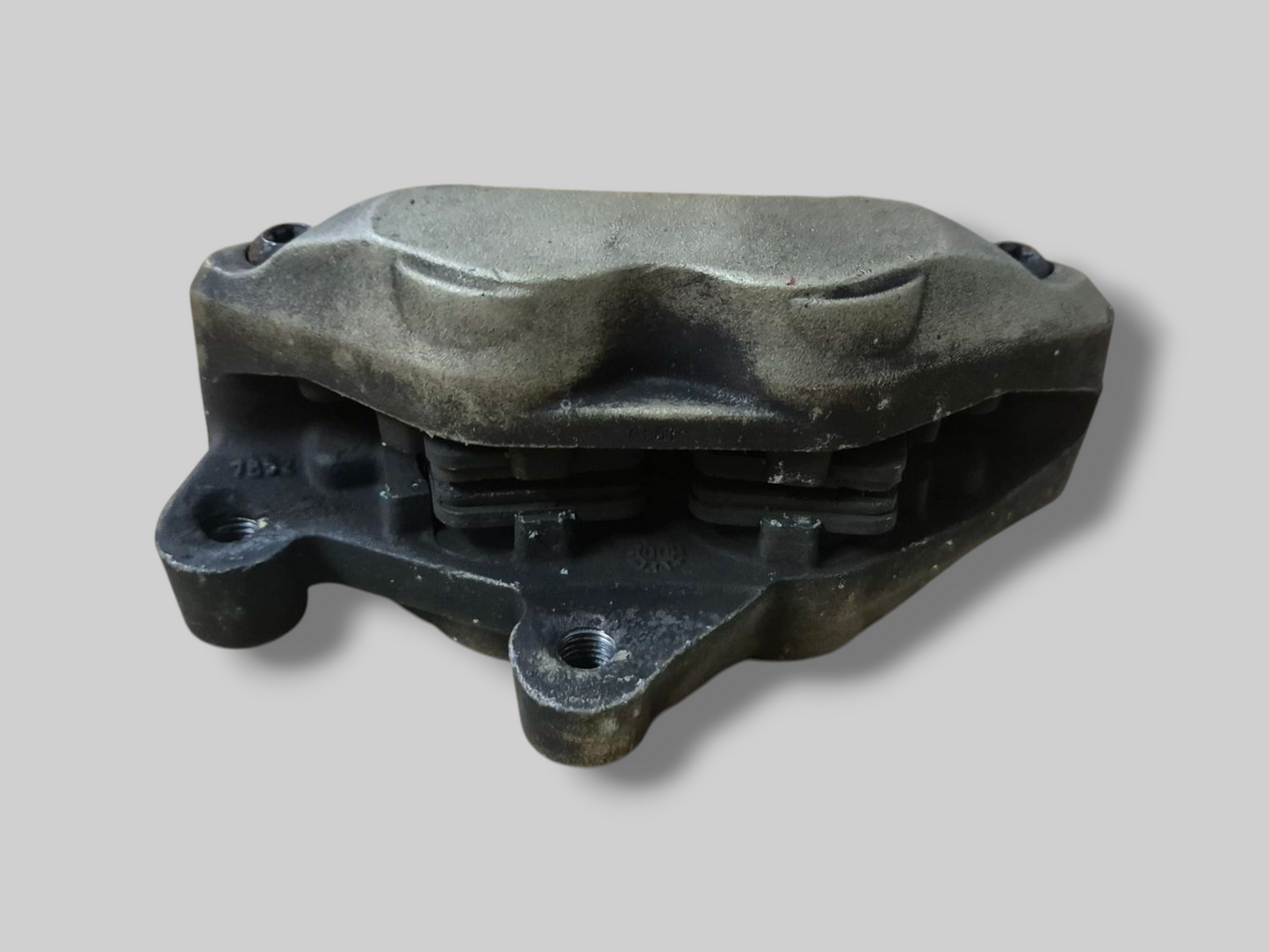 REMKLAUW VOOR RECHTS BREMBO P4 GOUD AP8113970 Aprilia RSV Mille 98-03 / Tuono 02-05