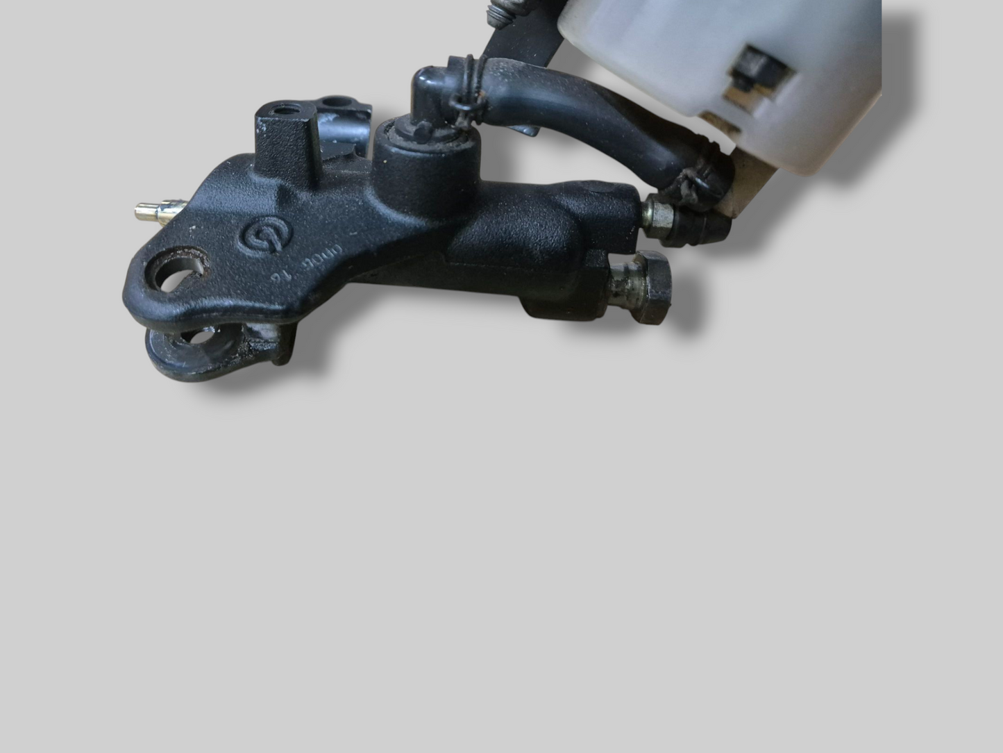 VOORREMPOMP HOOFDCILINDER AP8113969 Aprilia RSV Mille 98-03 / Tuono 02-05