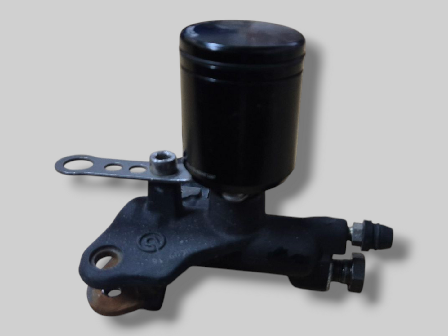 VOORREMPOMP HOOFDCILINDER AP8113969 Aprilia RSV Mille 98-03 / Tuono 02-05