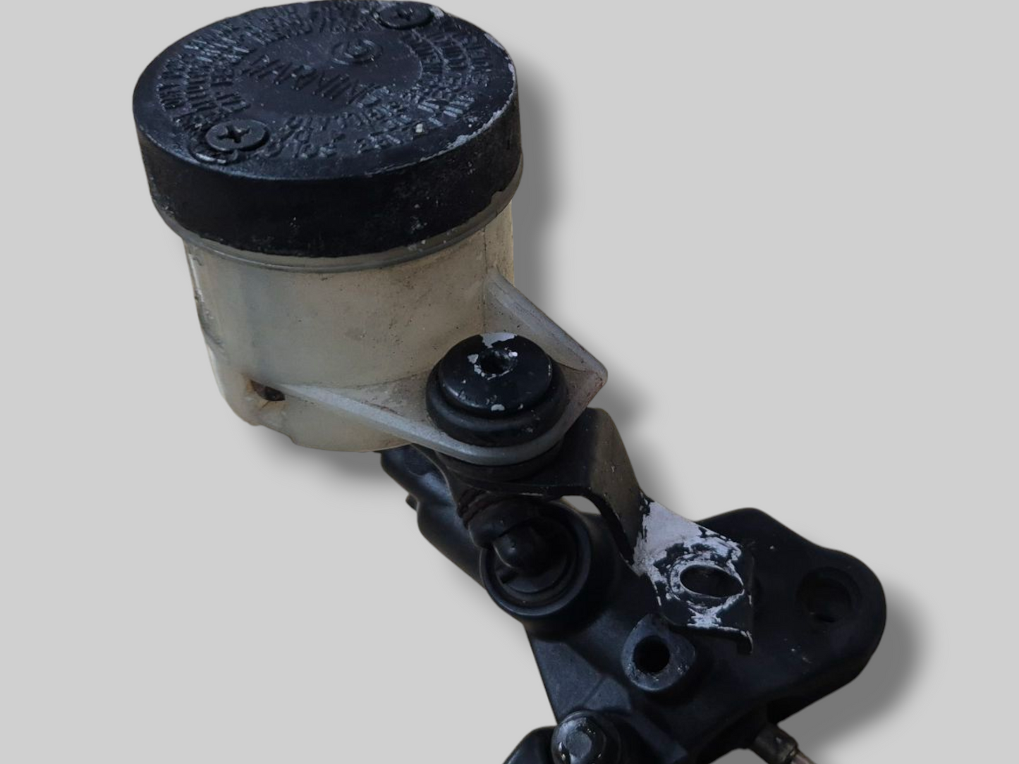 VOORREMPOMP HOOFDCILINDER AP8113969 Aprilia RSV Mille 98-03 / Tuono 02-05