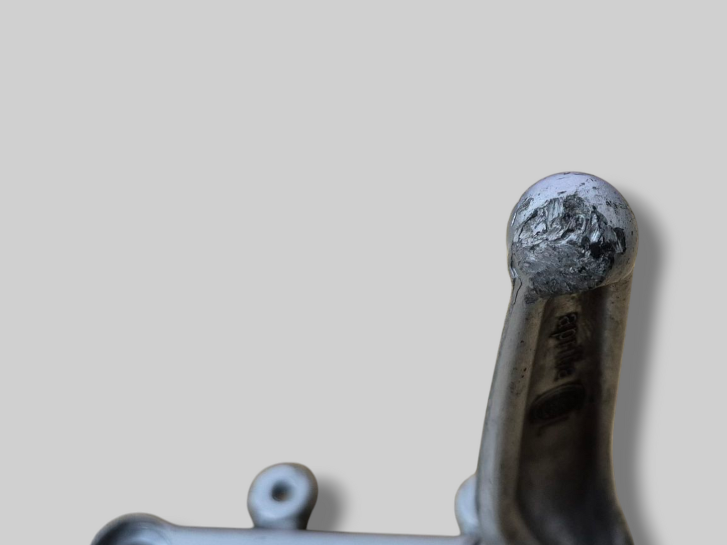 LINKER ZIJVOETSTEUN ACHTERSET AP8135910 Aprilia RSV Mille 98-03 / Tuono 03-05